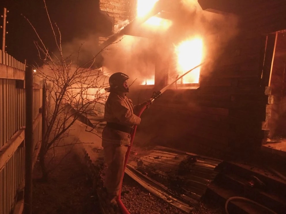 В селе Дмитриевка Нефтегорского района горел частный дом