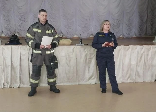 Урок пожарной безопасности прошел в одной из школ Елховского района