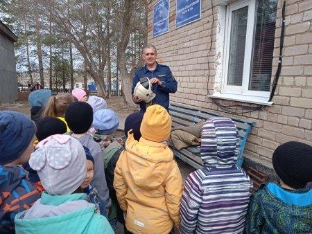 Экскурсия в пожарную часть прошла в Борском районе