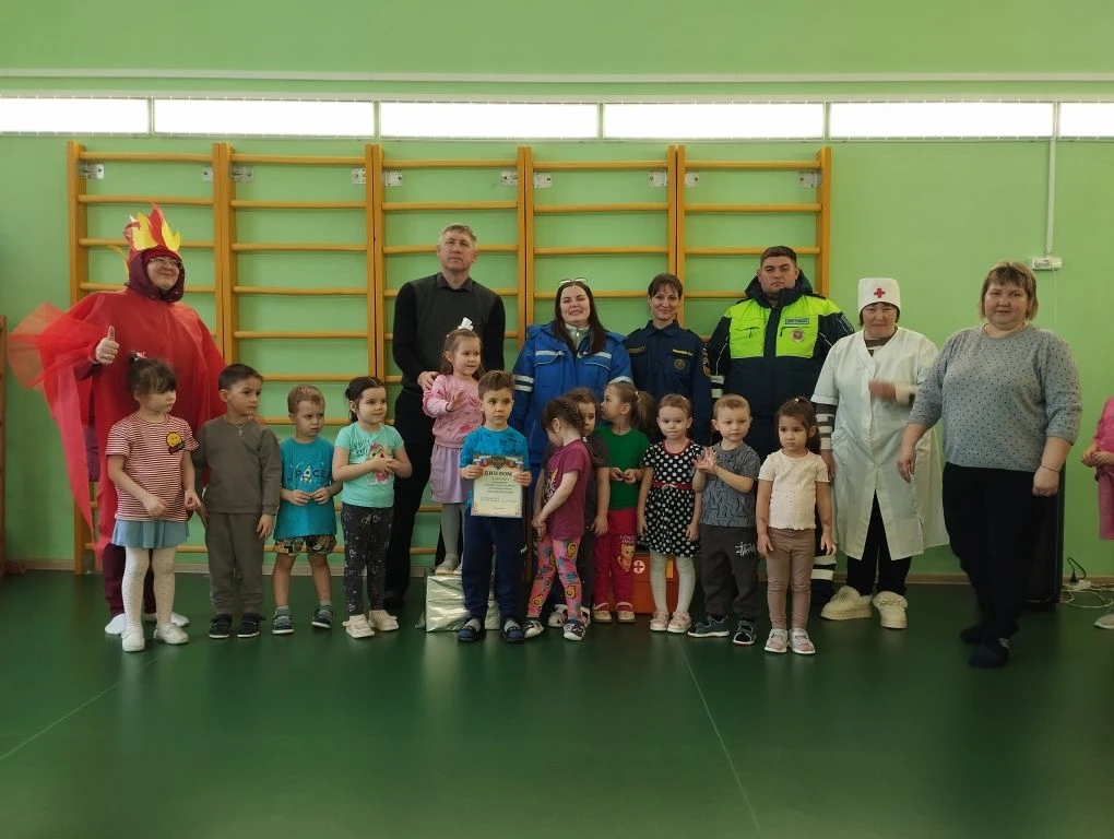 В пестравском детском саду совместно с нашим инструктором прошла военно-патриотическая игра «Зарница»