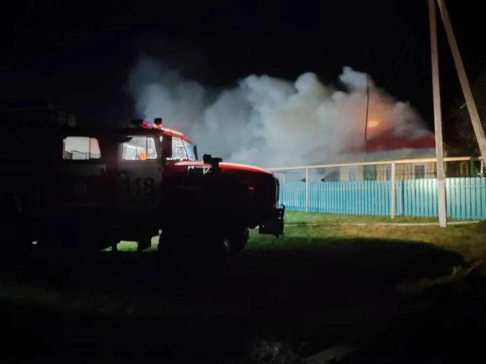 В Исаклинском районе горел жилой дом на площади 40 квадратных метров