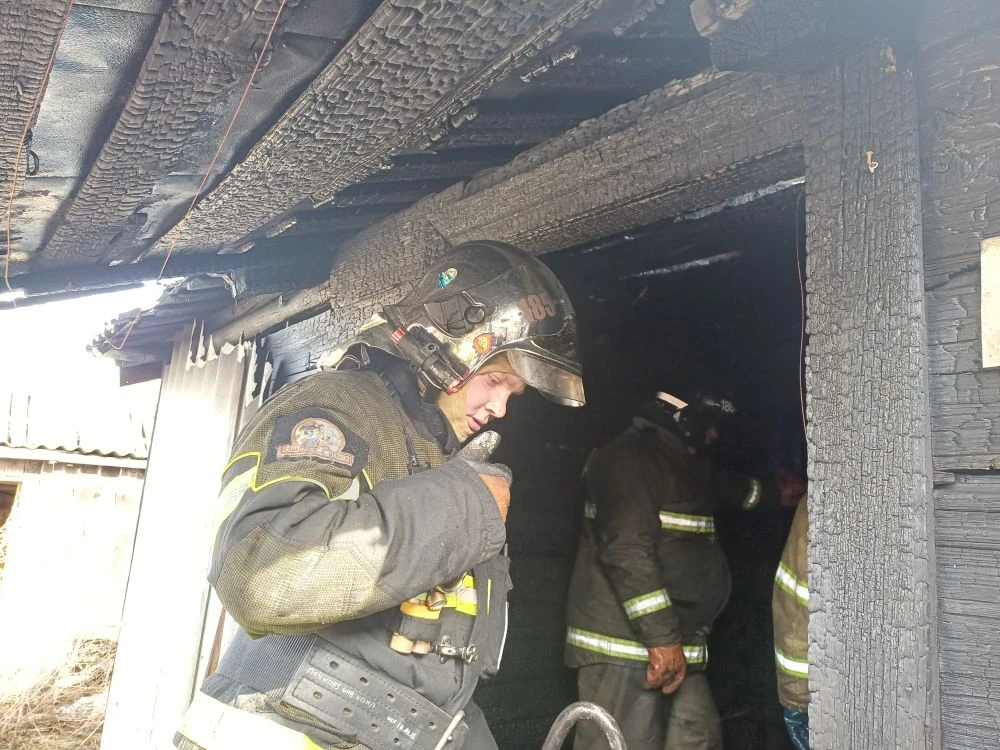 Наши огнеборцы сегодня днем работали на пожаре по рангу 1-БИС