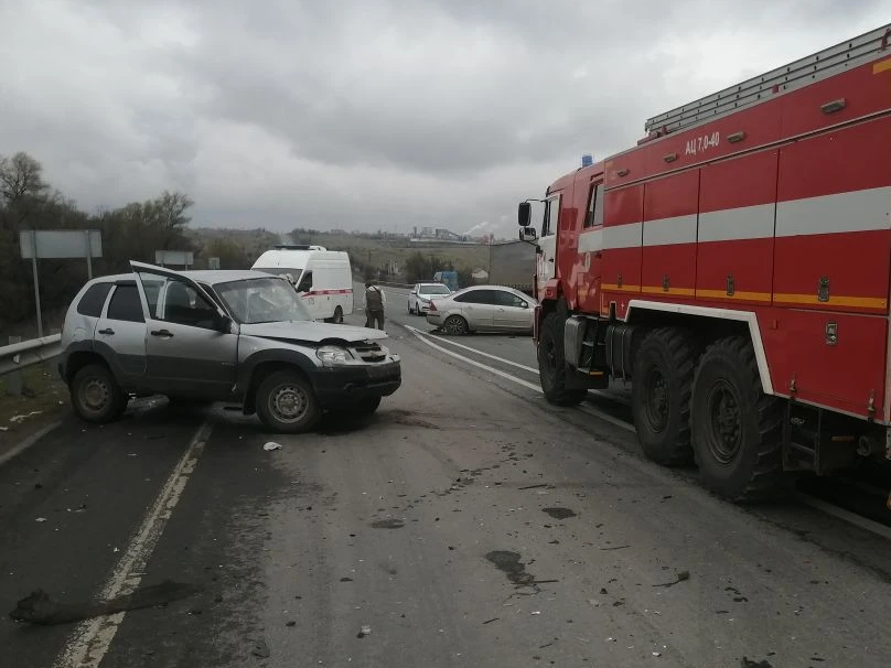 В настоящее время в Красноярском районе наши специалисты ликвидируют последствия ДТП