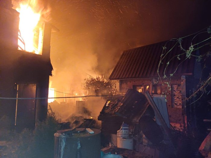 Вчера в Волжском районе огнеборцы пожарно-спасательных частей №№ 78, 128 и 158 Отряда № 46 ликвидировали два пожара на общей площади 270 квадратных метров