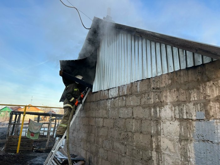 Сегодня в Кинель-Черкасском районе наши огнеборцы ликвидировали возгорание бани