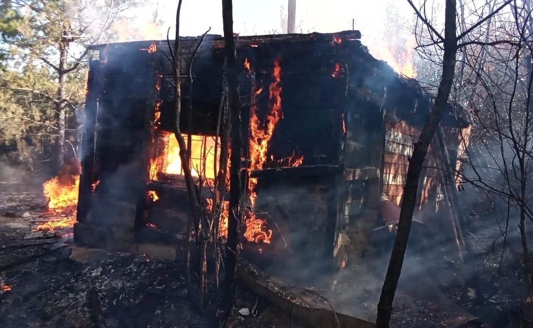 Сегодня утром в городском округе Октябрьск горело неэксплуатируемое строение Сегодня утром в городском округе Октябрьск горело неэксплуатируемое строение