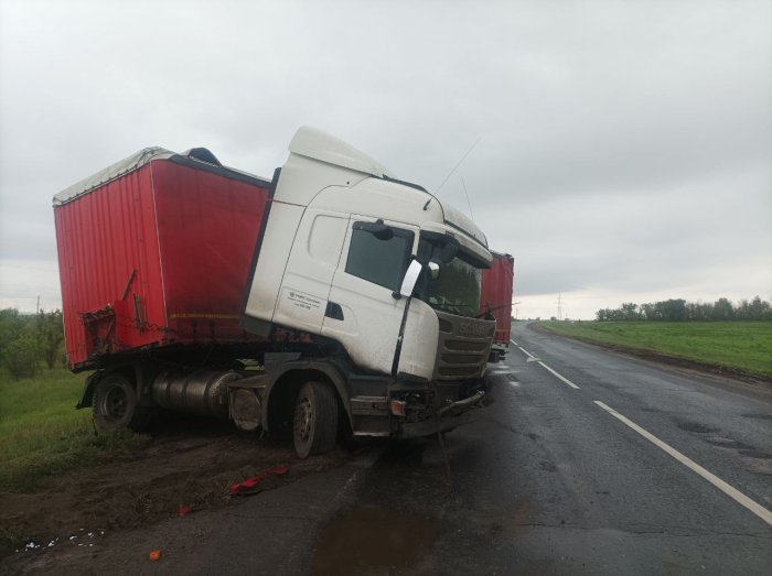 Вчера в Волжском районе произошел наезд на препятствие большегруза Scania