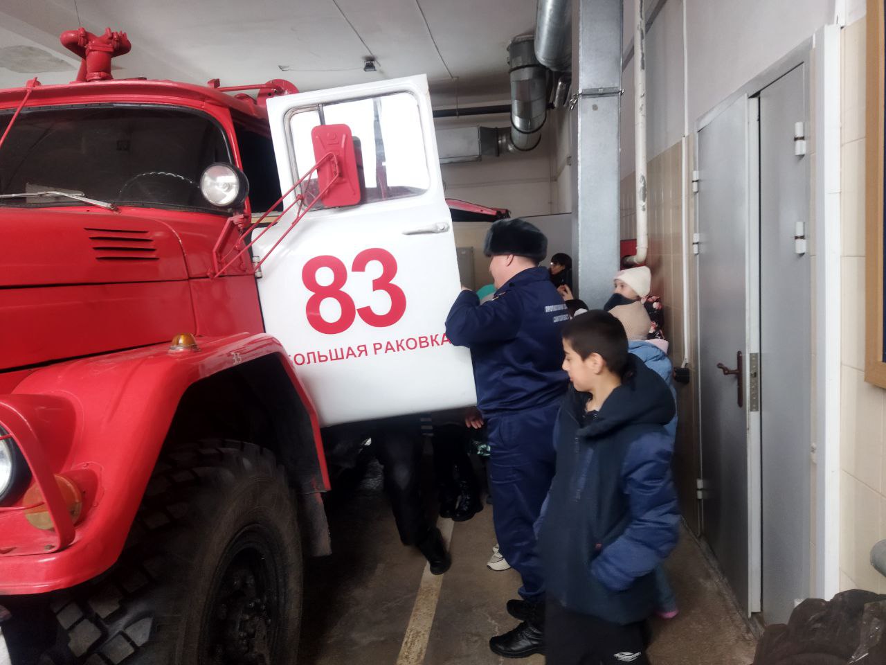 Школьники – частые гости у красноярских огнеборцев