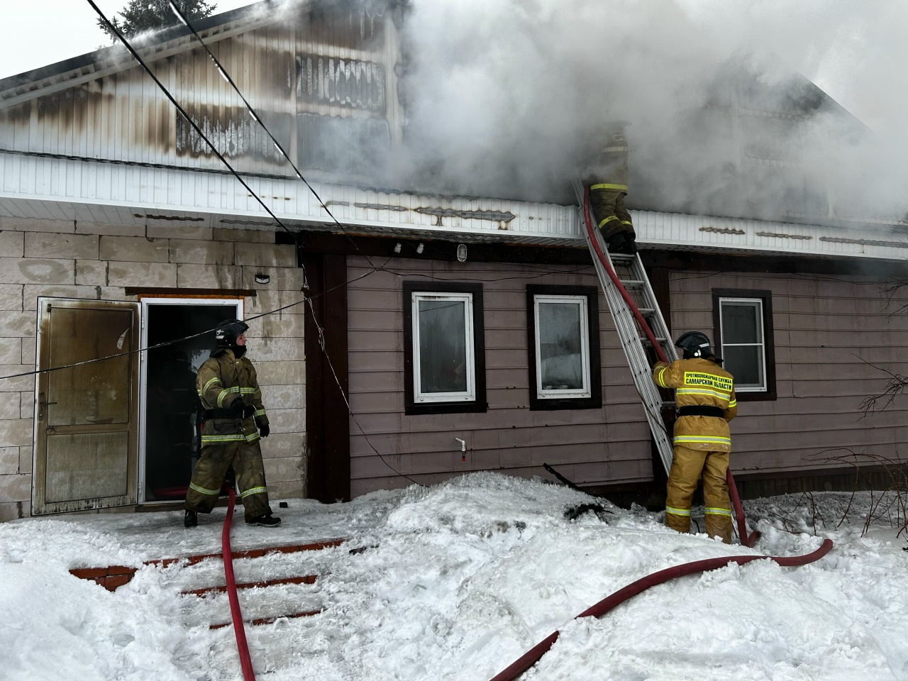 В Кинель-Черкасском районе произошло возгорание крыши частного дома