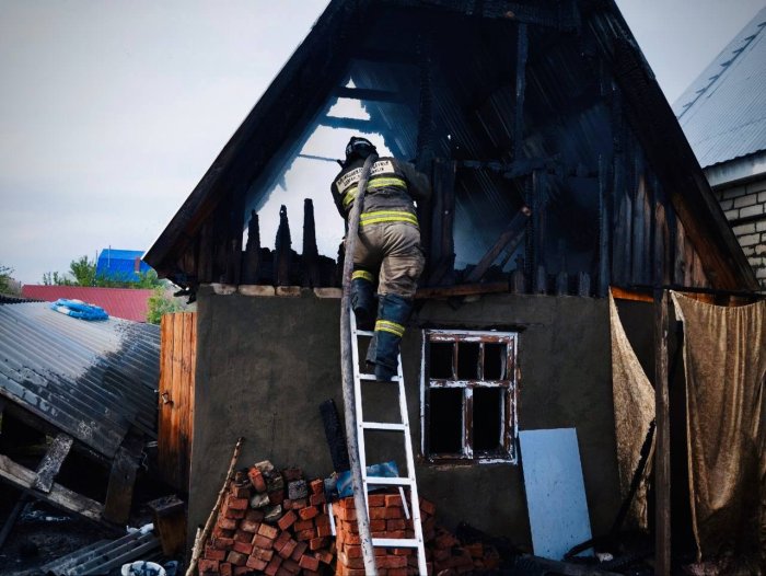 Беспокойное воскресное утро выдалось у огнеборцев Безенчукского района