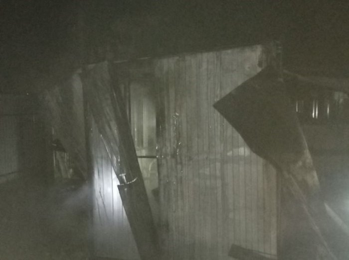 Сегодня в селе Фёдоровка Приволжского района горел бытовой вагончик с пристроем на площади 24 квадратных метра