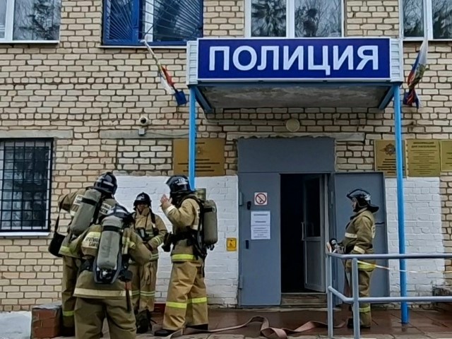 Пожарно-тактическое занятие прошло в здании полиции Челно-Вершинского района