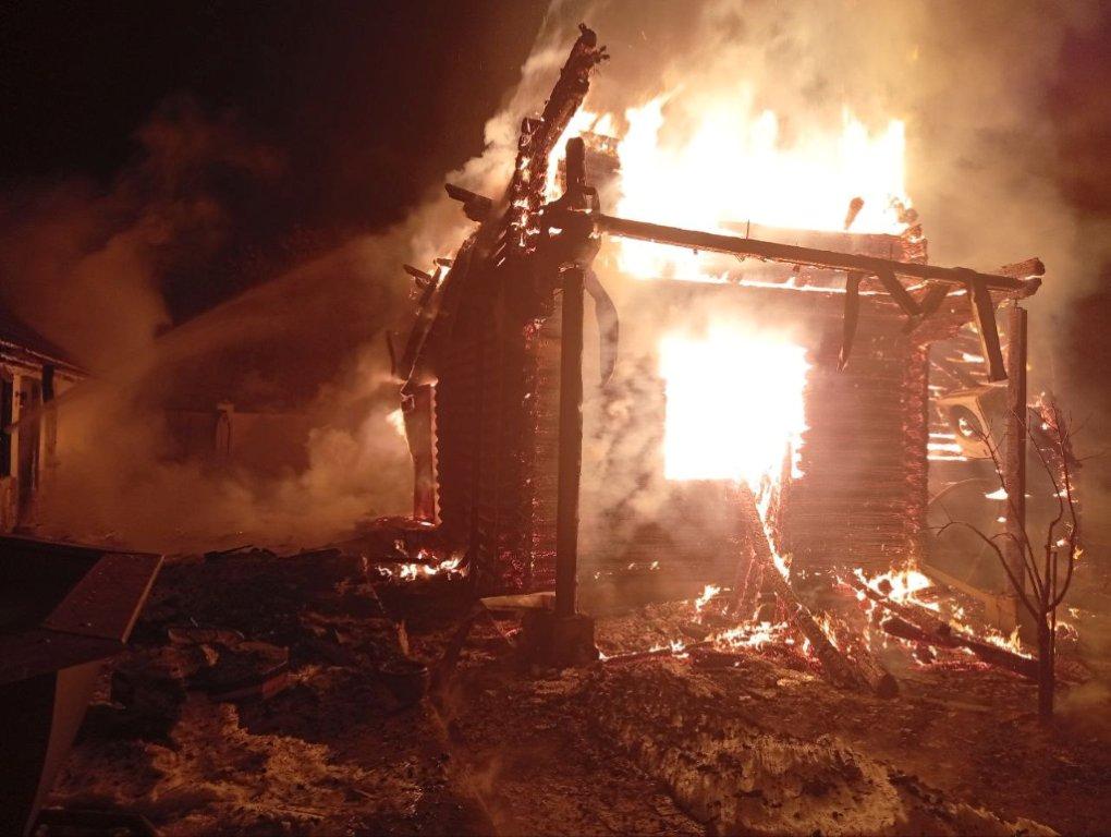 Пожар на площади 200 квадратных метров произошел в сельском поселении Колывань Красноармейского района