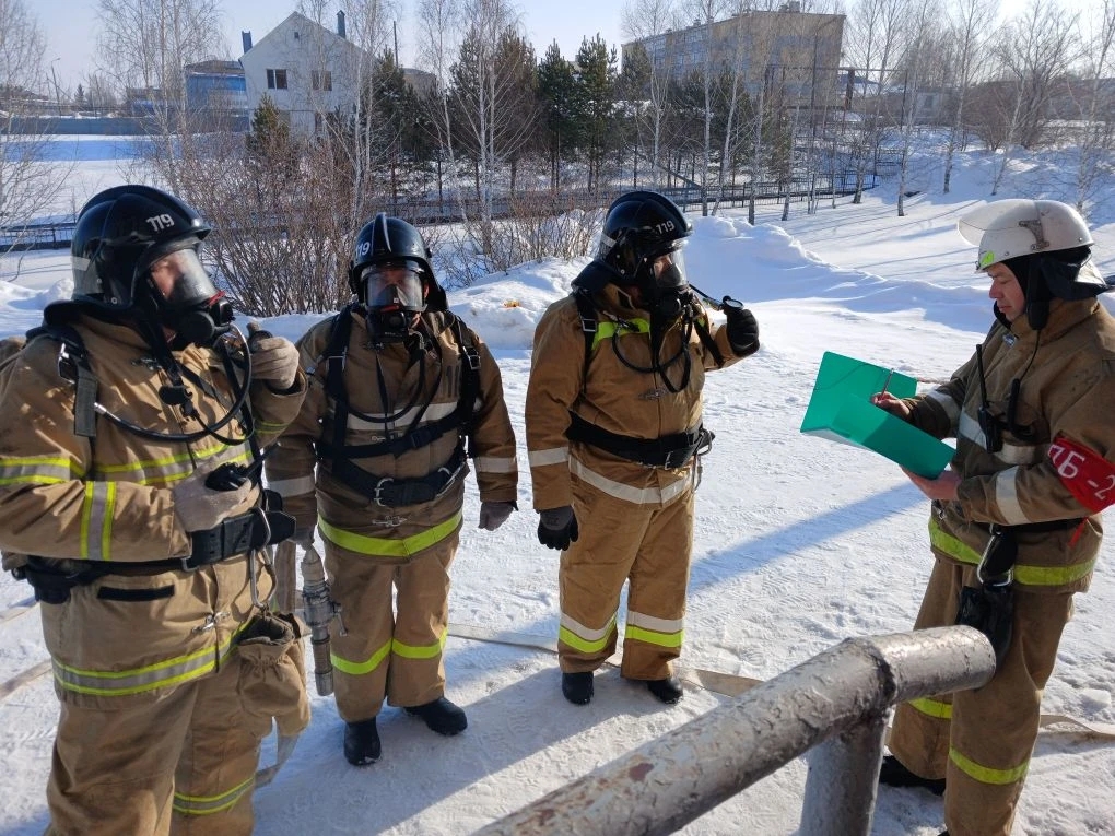 Пожарно-тактическое учение на объекте с массовым пребыванием людей проведено в Клявлинском районе