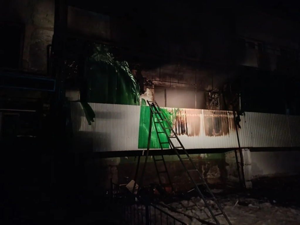 Сегодня ночью в Большечерниговском районе произошел пожар в многоквартирном доме