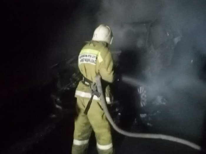 Напряжённое дежурство выдалось у богатовских пожарных-спасателей в выходной день