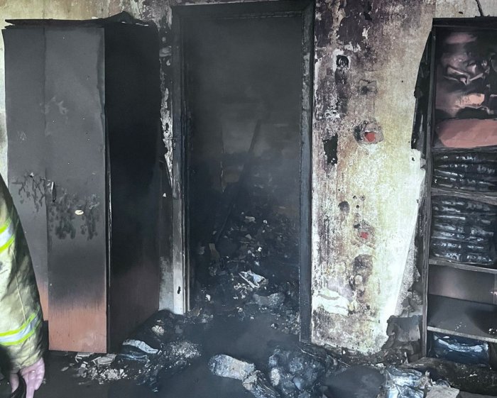 Огнеборцы пожарно-спасательного отряда № 30 оперативно ликвидировали пожар в административном здании 