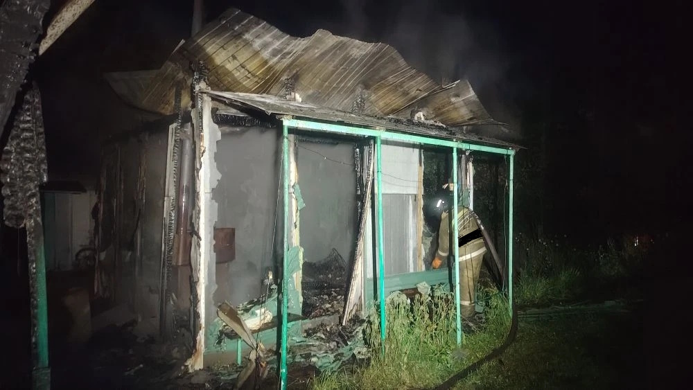 В Ставропольском районе поздно вечером горели дом и баня