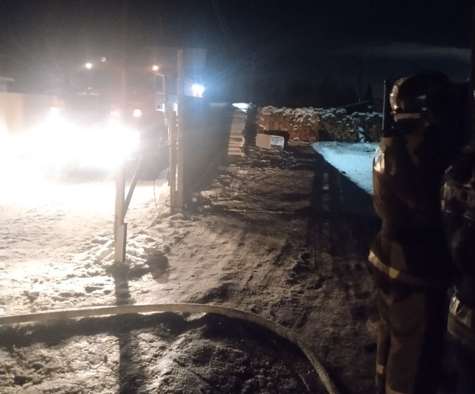 Волжские огнеборцы работали на ликвидации пожара ранга 1-БИС