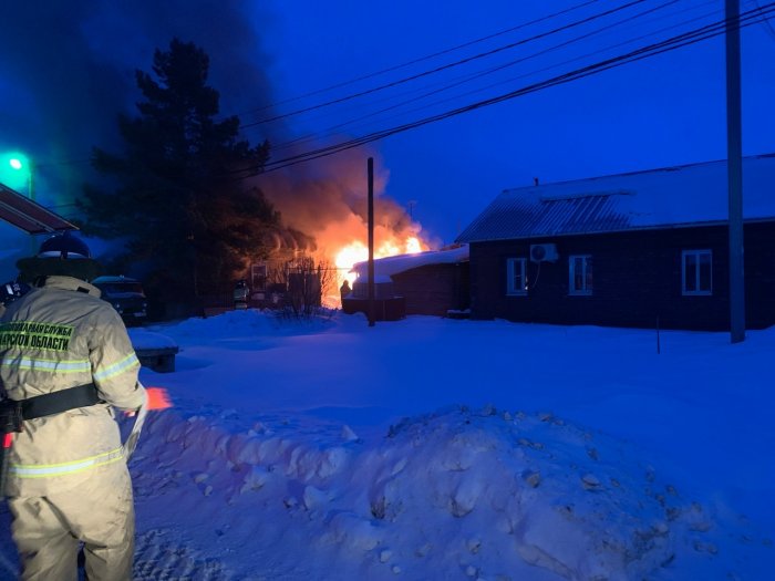 В настоящий момент в Кинель-Черкасском районе горит дом на площади 40 квадратных метров