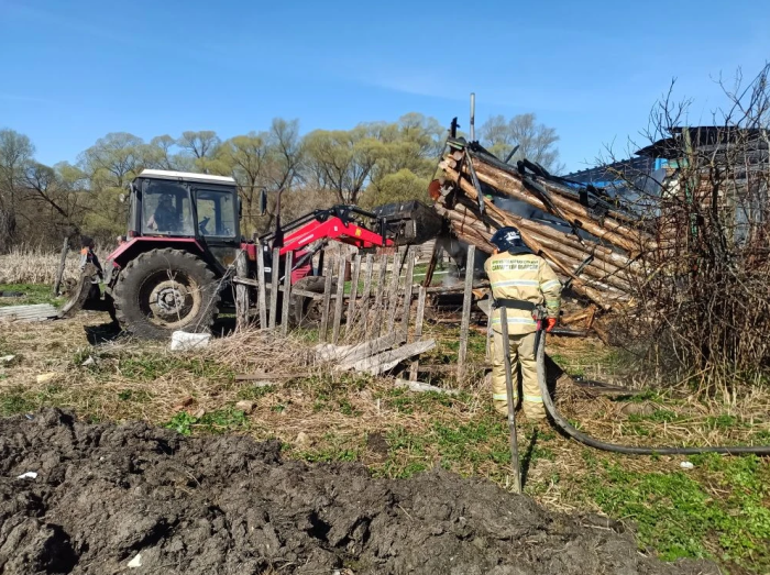 В настоящее время в Исаклинском районе горит дом