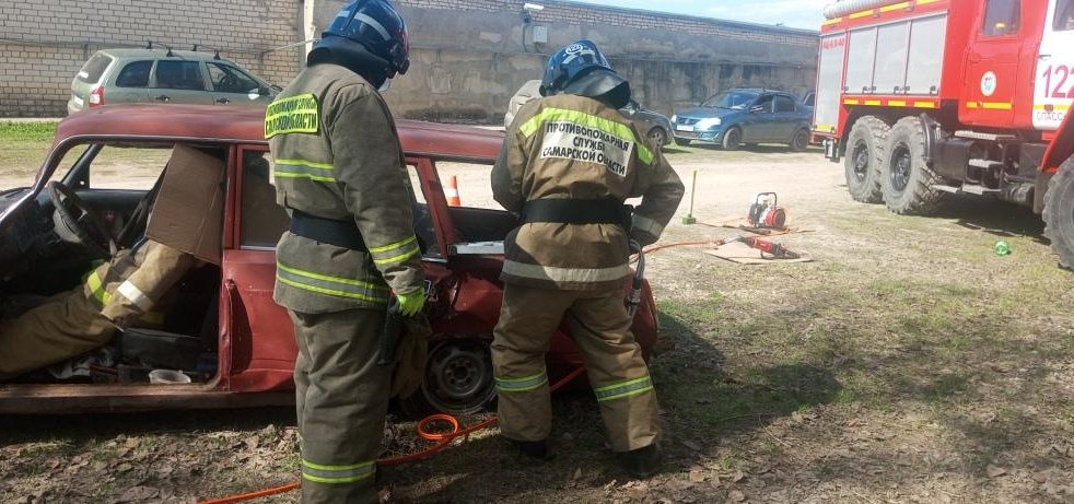 Связь поколений: ветеран дал практические советы молодым огнеборцам