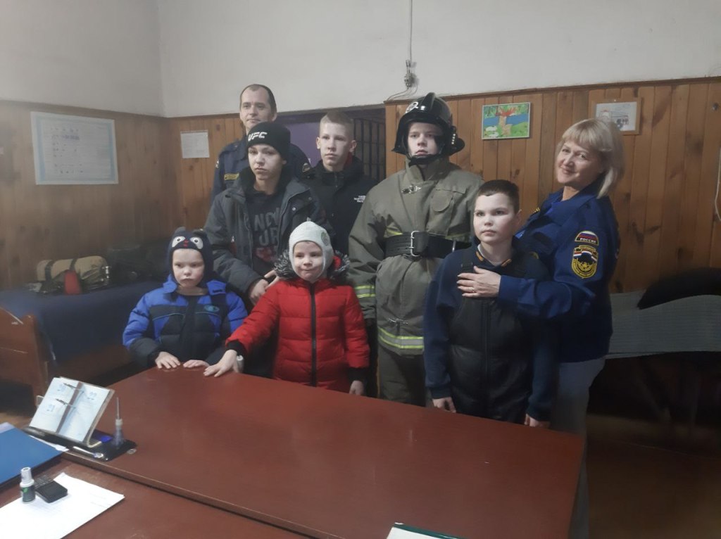 Продолжаются экскурсии в наши территориальные пожарно-спасательные подразделения