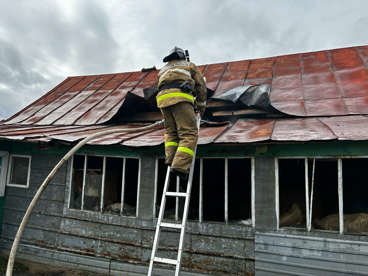 В Кинель-Черкасском районе горел дом на площади 45 квадратных метров