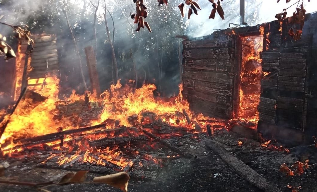 Сегодня утром в городском округе Октябрьск горело неэксплуатируемое строение Сегодня утром в городском округе Октябрьск горело неэксплуатируемое строение