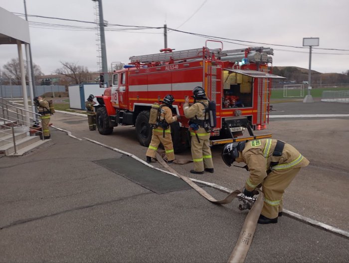 В Исаклинском районе инспекторская проверка деятельности пожарно-спасательного подразделения завершилась пожарно-тактическим учением