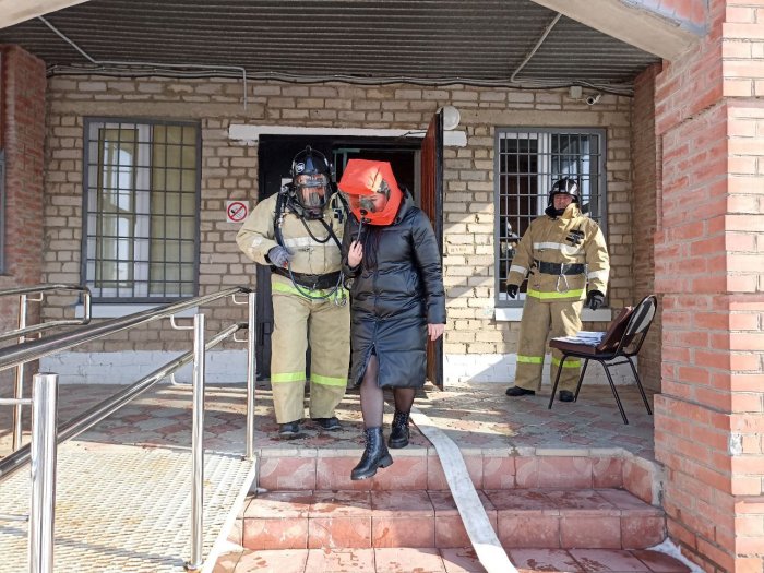 Совместное пожарно-тактическое учение огнеборцев и сотрудников полиции прошло в Алексеевском районе