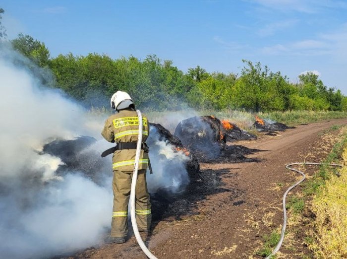 Сегодня хворостянские огнеборцы тушили возгорание мусора