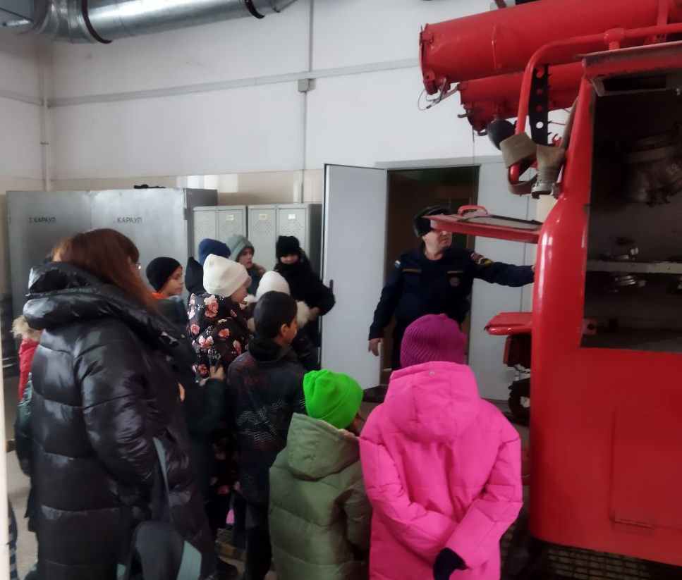 Школьники – частые гости у красноярских огнеборцев