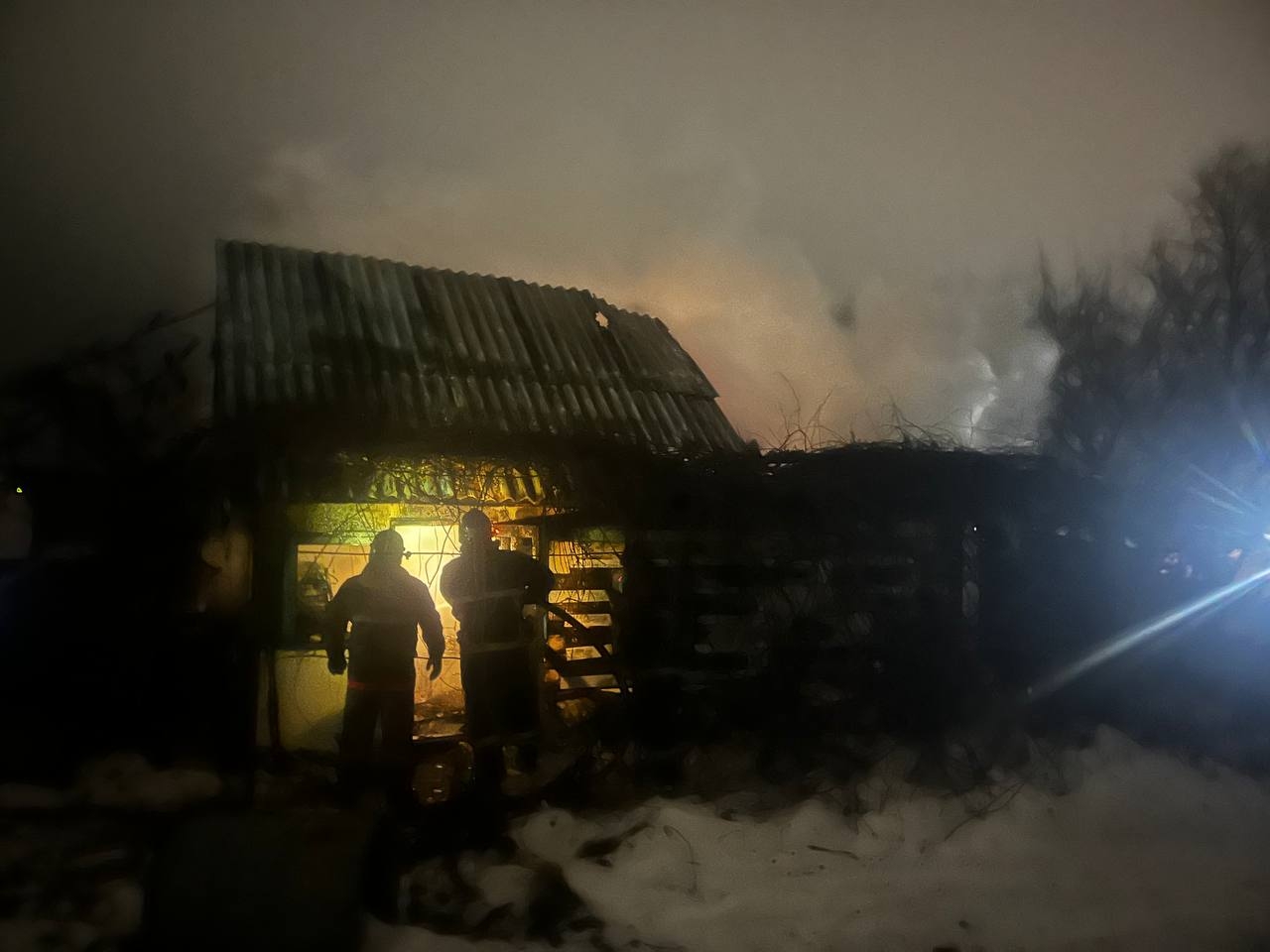 Сызранские огнеборцы несколько раз за дежурство выезжали на тушение пожаров