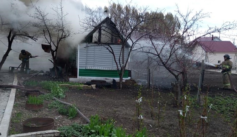 В Приволжском районе произошло возгорание частной бани