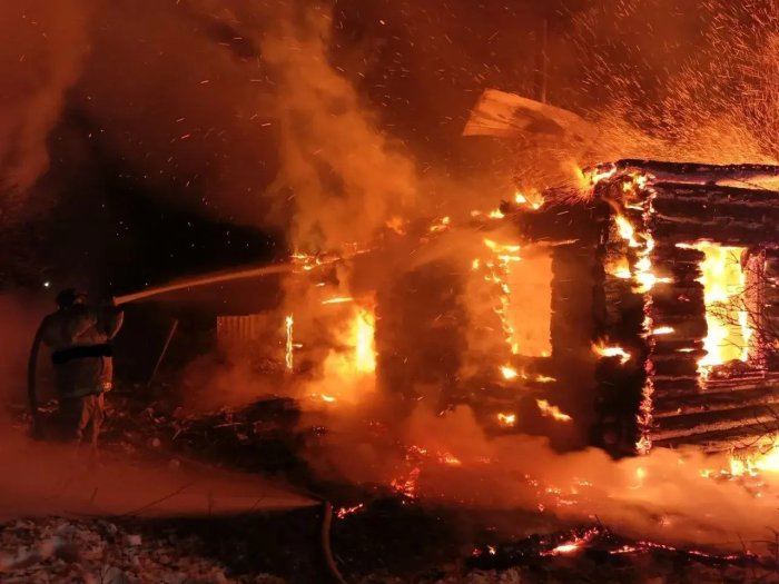 В Кошкинском районе горел жилой дом на площади 40 квадратных метров