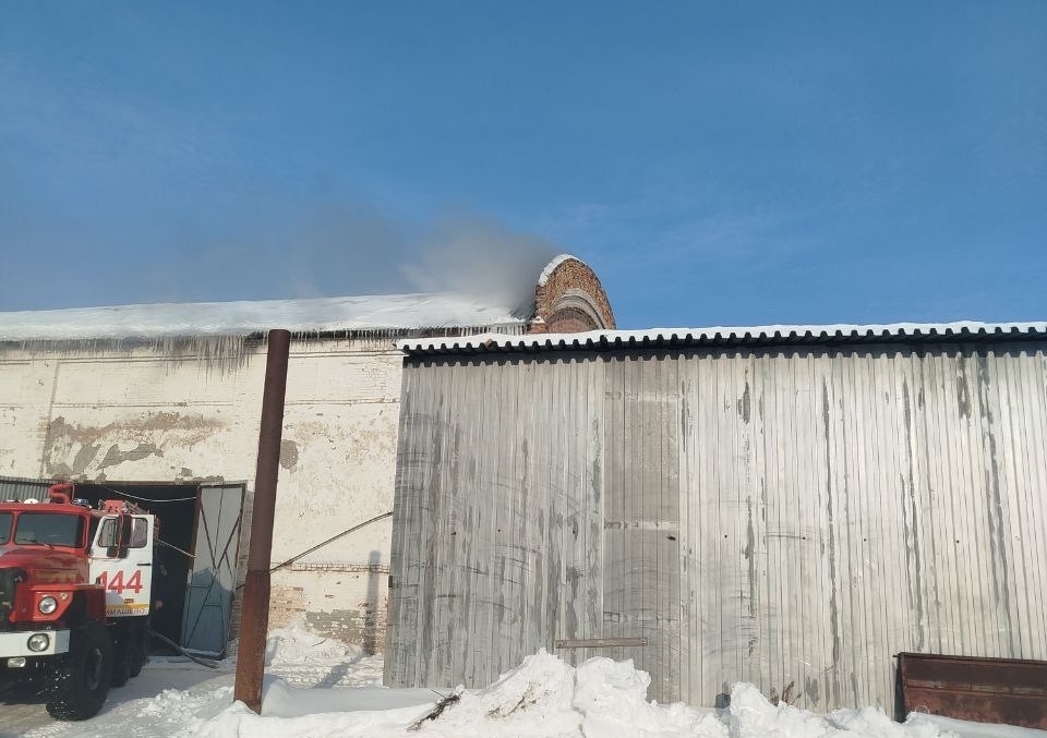 В Кинель-Черкасском районе проводятся работы по ликвидации пожара нашими огнеборцами противопожарной службы Самарской области