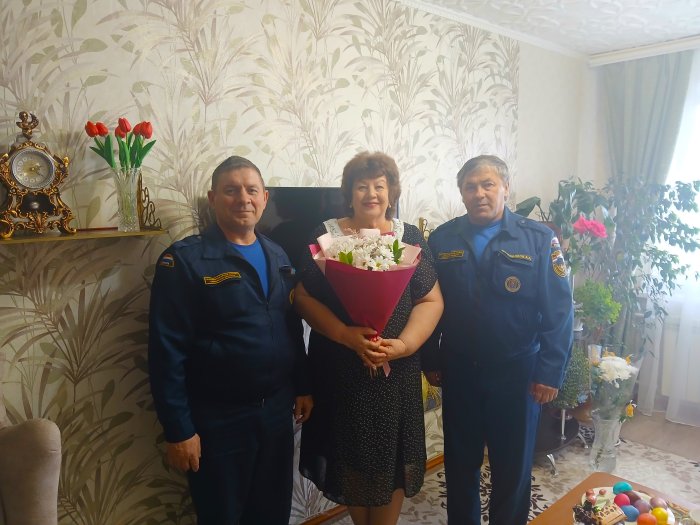 В Сергиевском районе ветеран пожарной охраны принимала поздравления