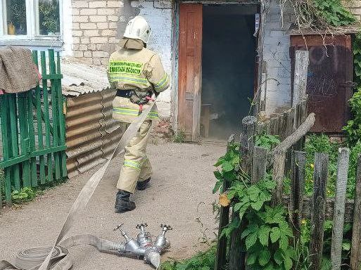 Сегодня в Богатовском районе в квартире горели вещи