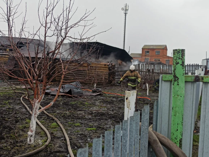 В Кошкинском районе загорелся сарай