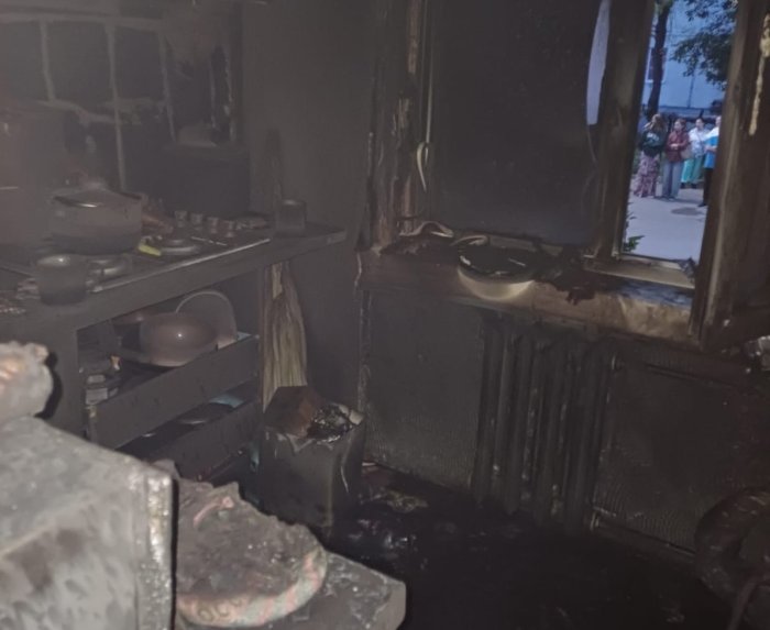 Волжские огнеборцы ликвидировали возгорание в жилой квартире на площади 50 квадратных метров 