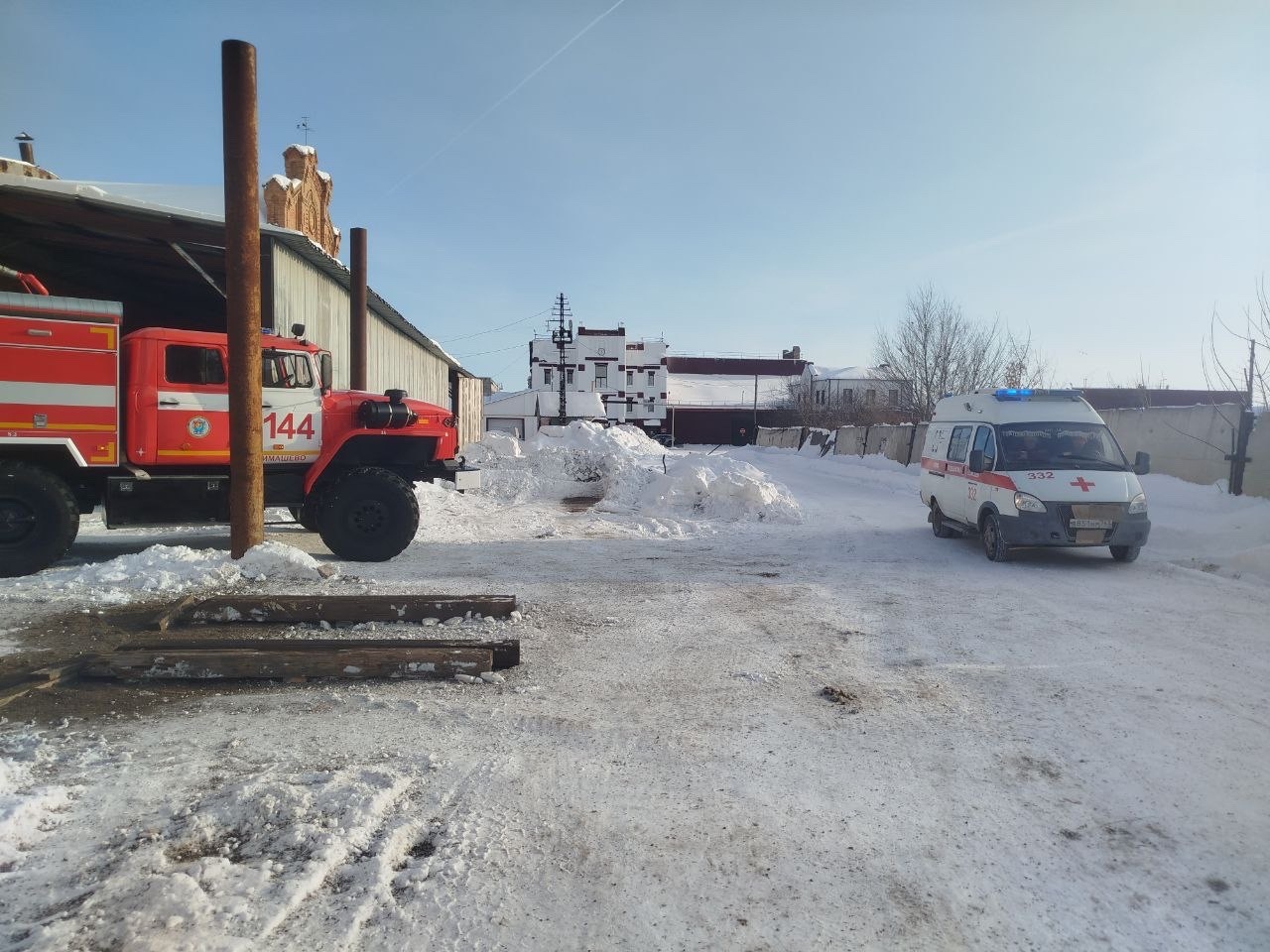 В Кинель-Черкасском районе проводятся работы по ликвидации пожара нашими огнеборцами противопожарной службы Самарской области