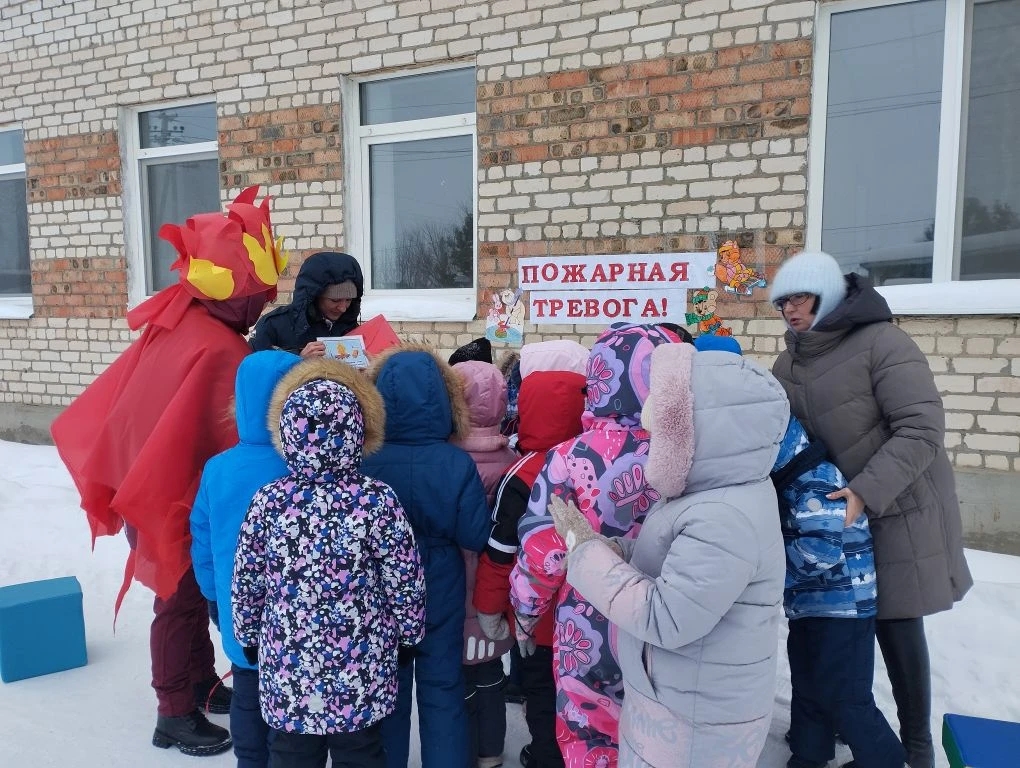В пестравском детском саду совместно с нашим инструктором прошла военно-патриотическая игра «Зарница»