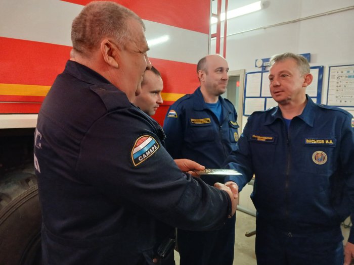 Ветераны пожарной охраны принимают поздравления