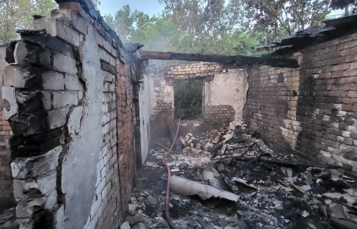 Сегодня ночью в Хворостянском районе горел дом на площади 100 квадратных метров