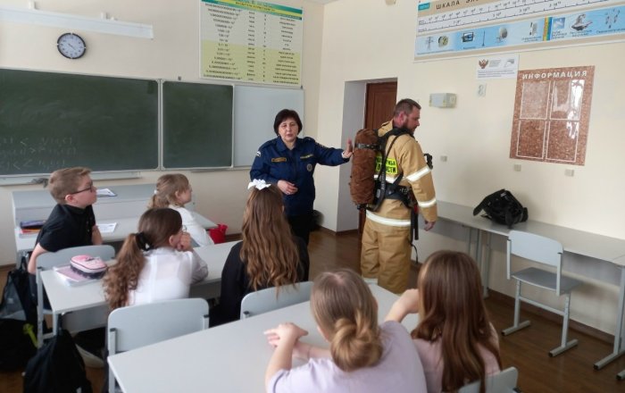 Пожарные в гостях у школьников