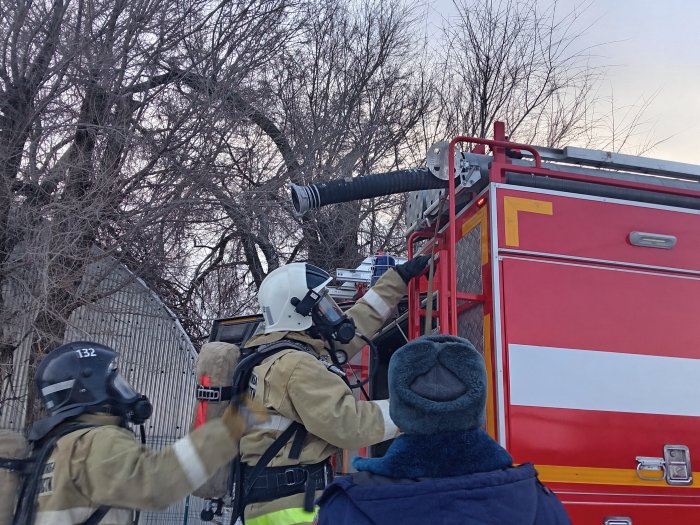 Большеглушицкие пожарные успешно отработали нормативы в рамках пожарно-тактических учений