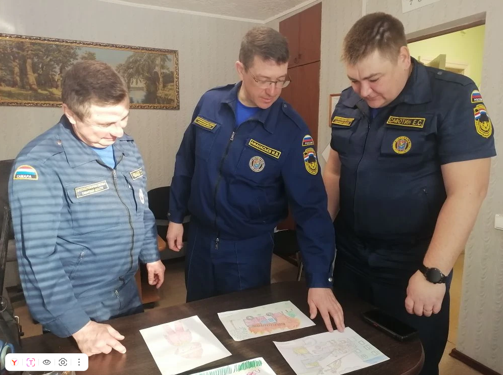 В Похвистневском и Борском районах в пожарно-спасательных отрядах № 35 и 48 соответственно успешно завершили первые этапы ежегодного регионального конкурса детского рисунка «Мои родители работают в пожарно-спасательном подразделении»