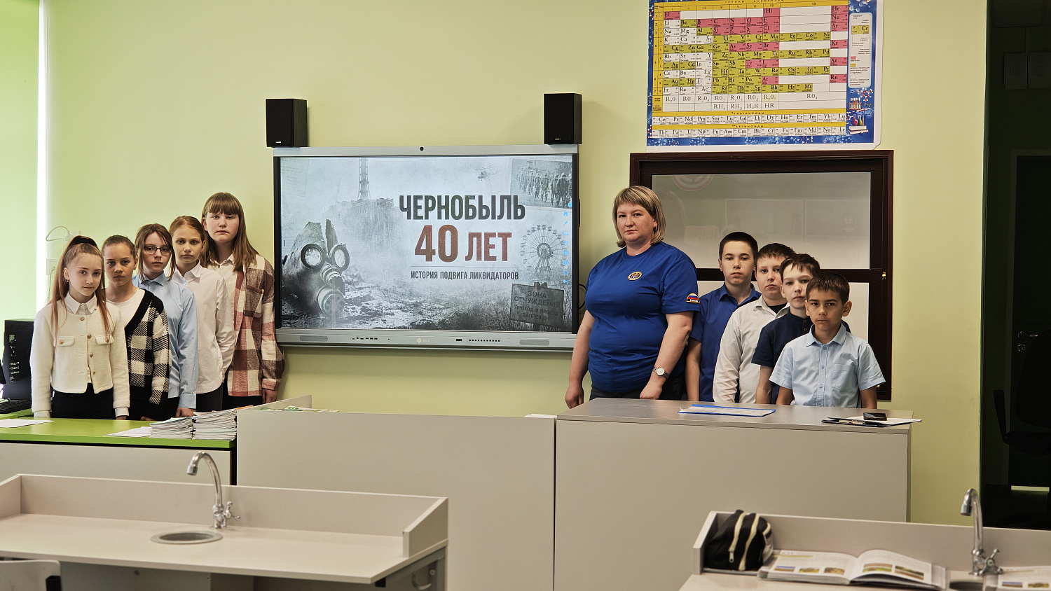 В преддверии Дня памяти трагедии на Чернобыльской АЭС инструктор противопожарной профилактики Светлана Пахомова провела урок мужества среди 5 и 7 классов школы поселка Светлодольск