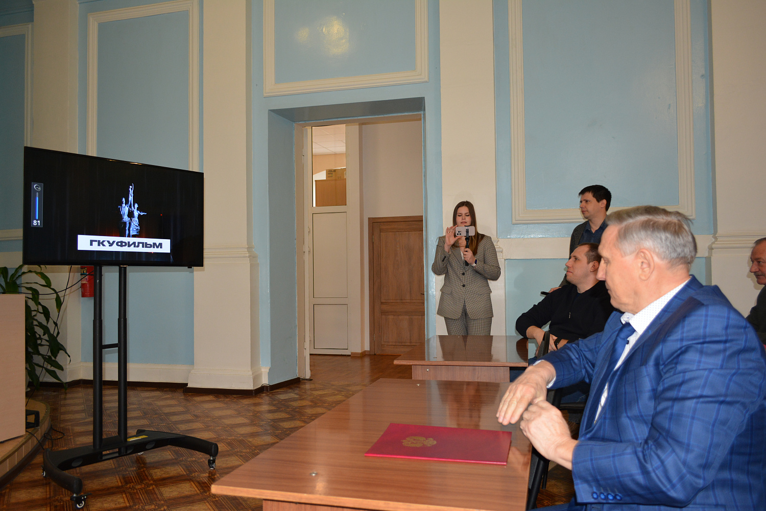 Спасибо, уважаемый Вячеслав Ильич, за Ваше многолетнее и безупречное руководство!